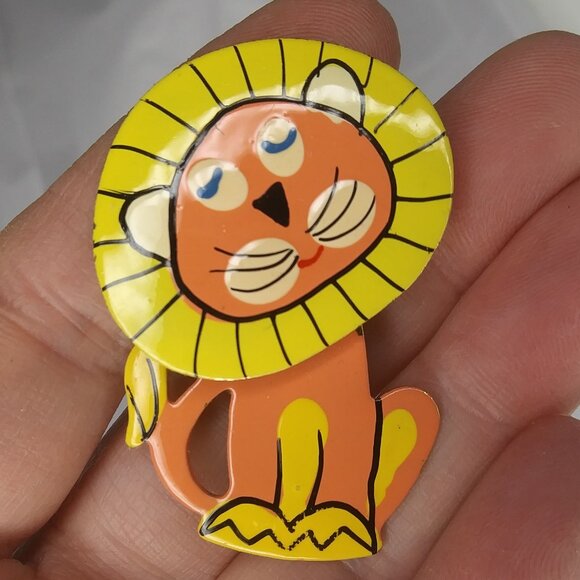 VTG Pin Brooch Lion Articulated moveable poseable head whimsical fun enamel - Picture 5 of 16